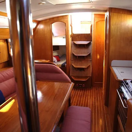 Botel Yacht With View Of Historic