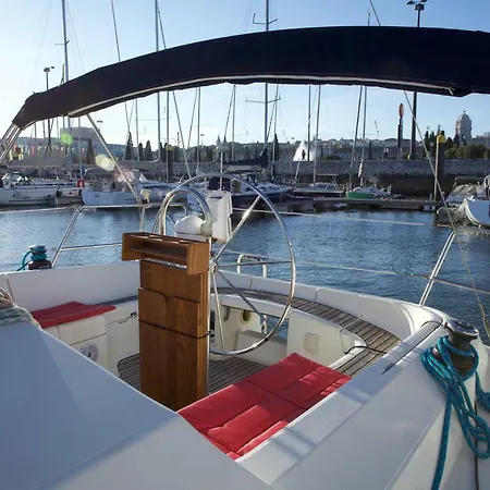 Botel Yacht With View Of Historic