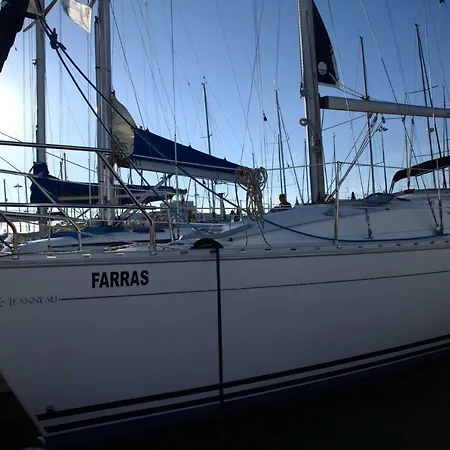 Båthotell Yacht With View Of Historic