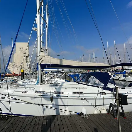 Botel Yacht With View Of Historic